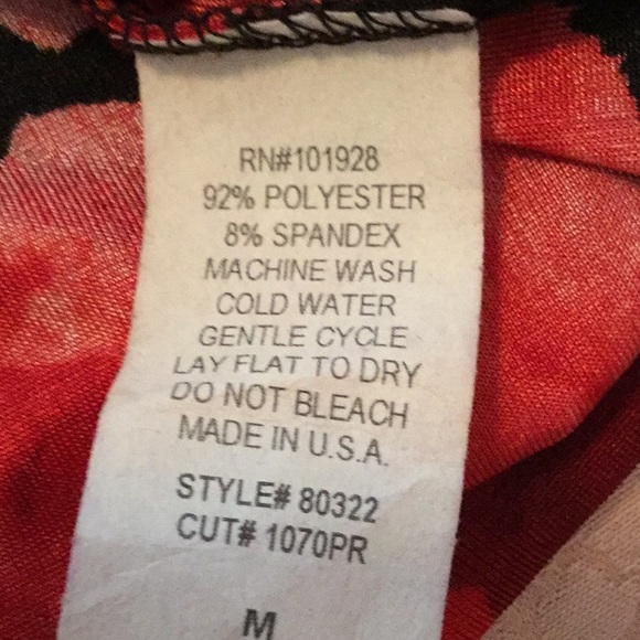 Black and red roses camisole 🎉3 for $15🎉 - Picture 3 of 3